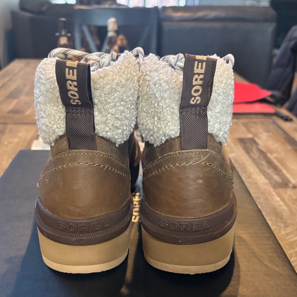 Women’s Sorel Waterproof booties, like new. Size 10.5 - Picture 3 of 6